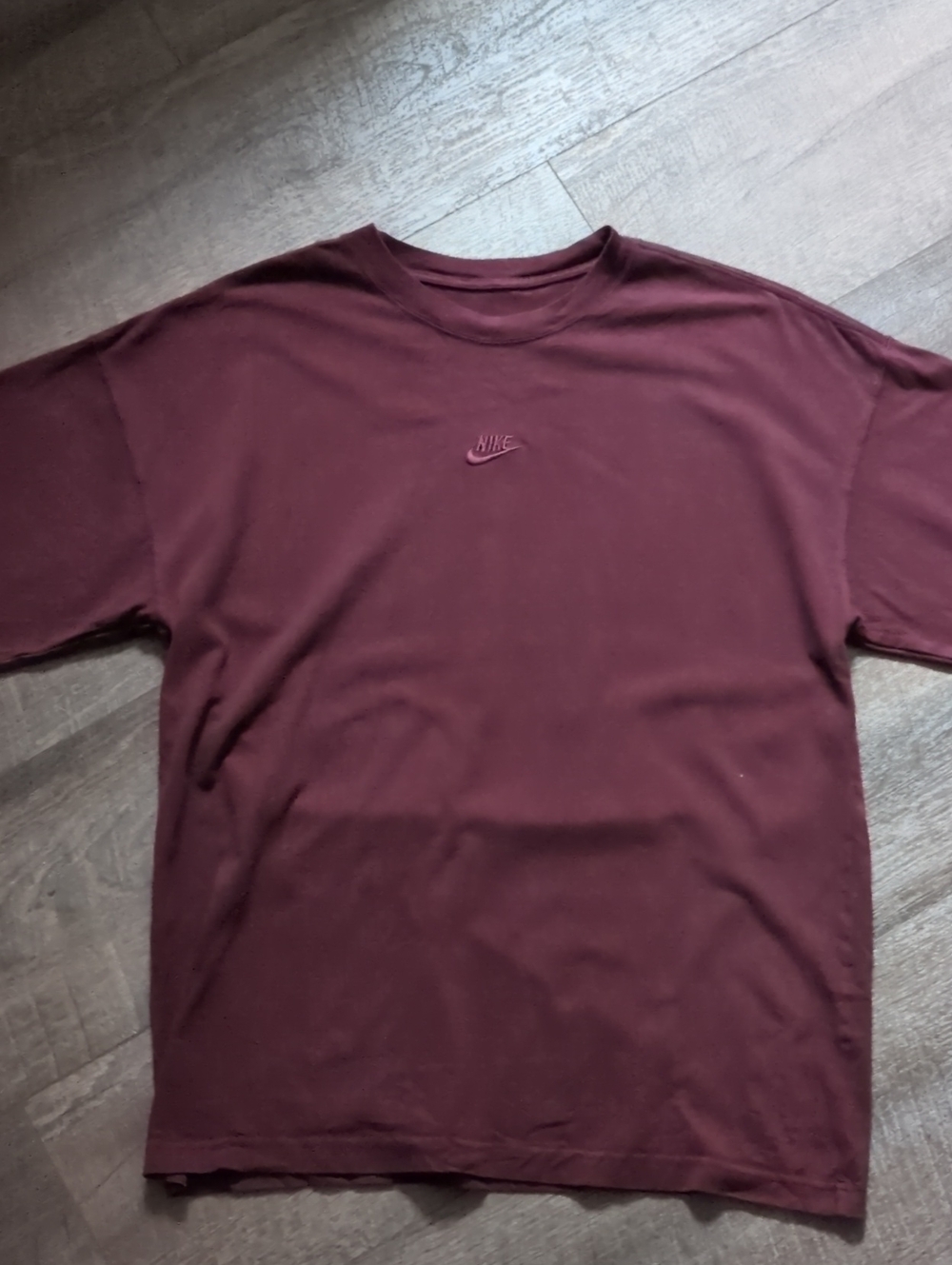 Nike Men's Short-Sleeve T-Shirt in Burgundy